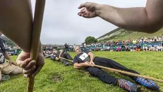 Los pastores reclaman en su fiesta "sentido común" para evitar que la ganadería desparezca en Asturias: "La burocracia nos come"