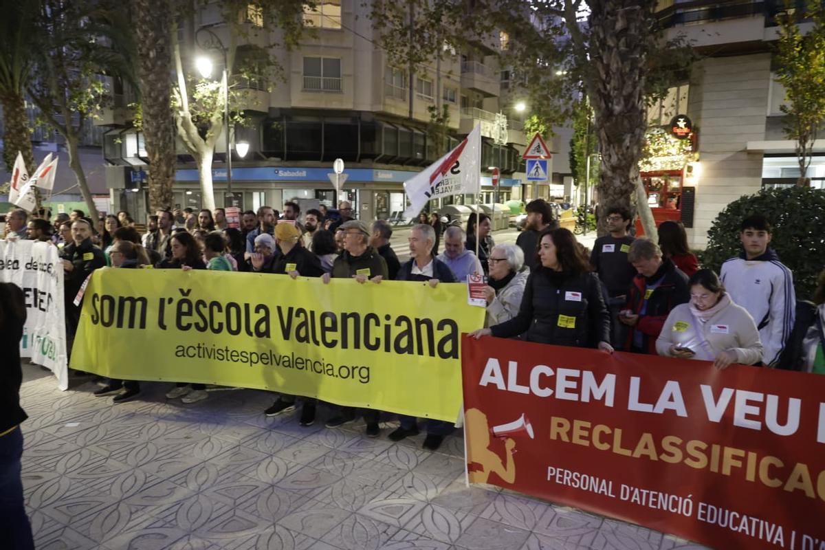 Los profesores de Alicante se plantan: urgen más personal y más sueldo