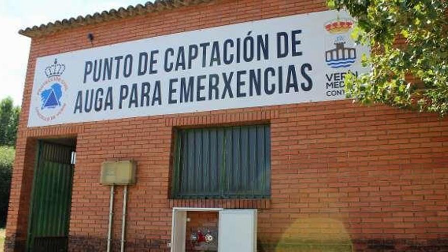 Punto de captación de agua para emergencias en Verín. // FdV