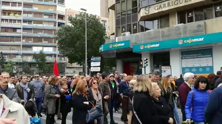 Cientos de murcianos piden en la calle la dimisión de PAS