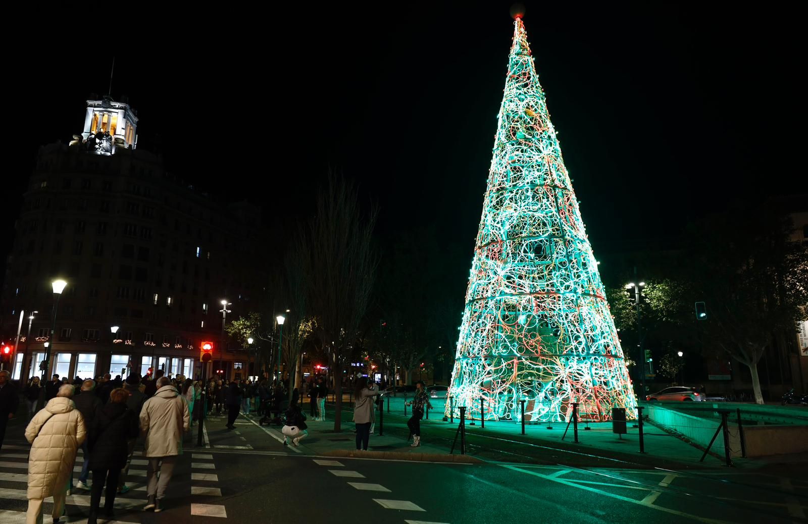 En imágenes | Zaragoza ya brilla por Navidad