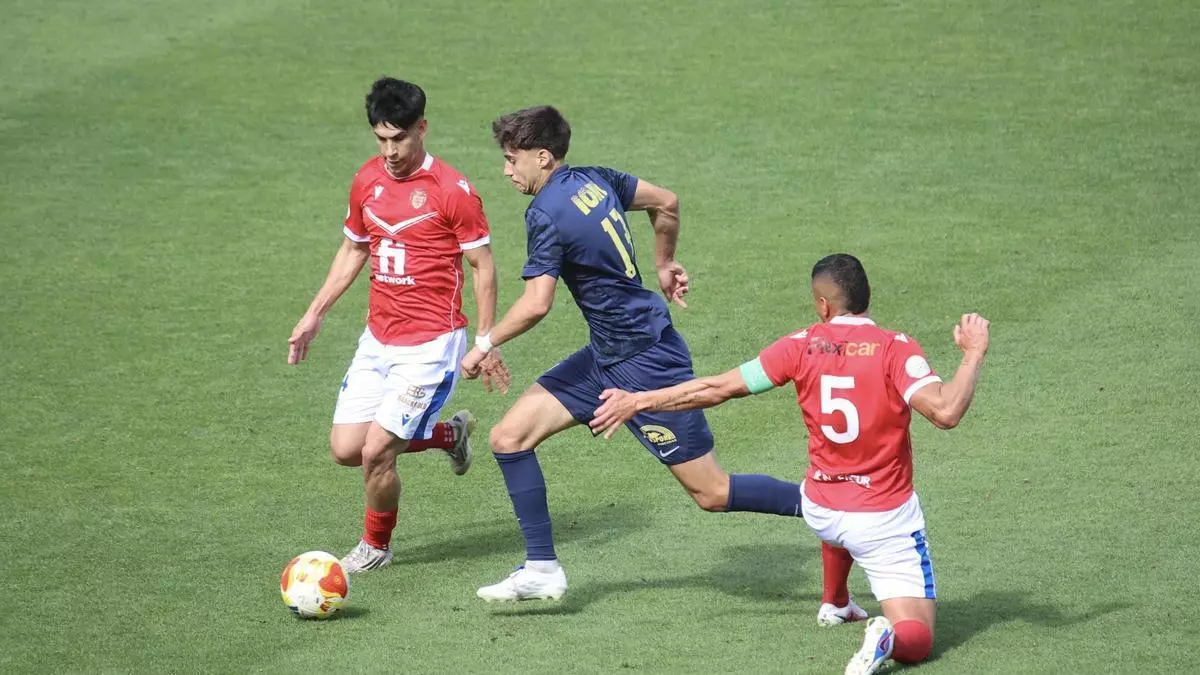 Arturo rescata un punto para que el Mazarrón siga mirando al play off
