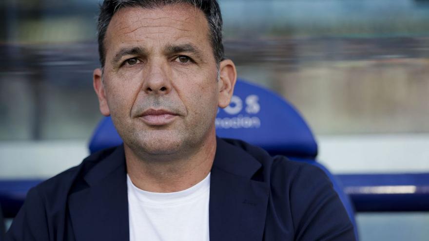 Calleja señala al césped como clave en la derrota del Oviedo: “Hemos estado condicionados por el campo, inseguros”