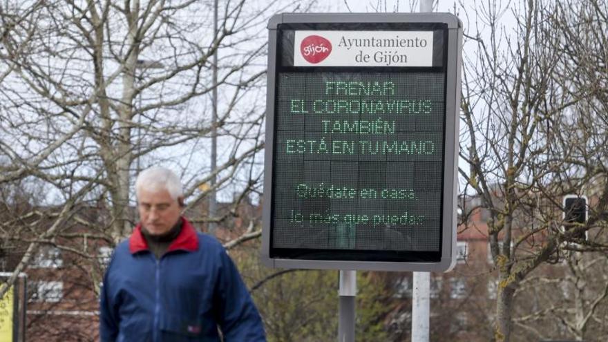 Un Gijón de parques precintados, calles vacías y museos, centros escolares e instalaciones deportivas cerrados: el castigo del coronavirus