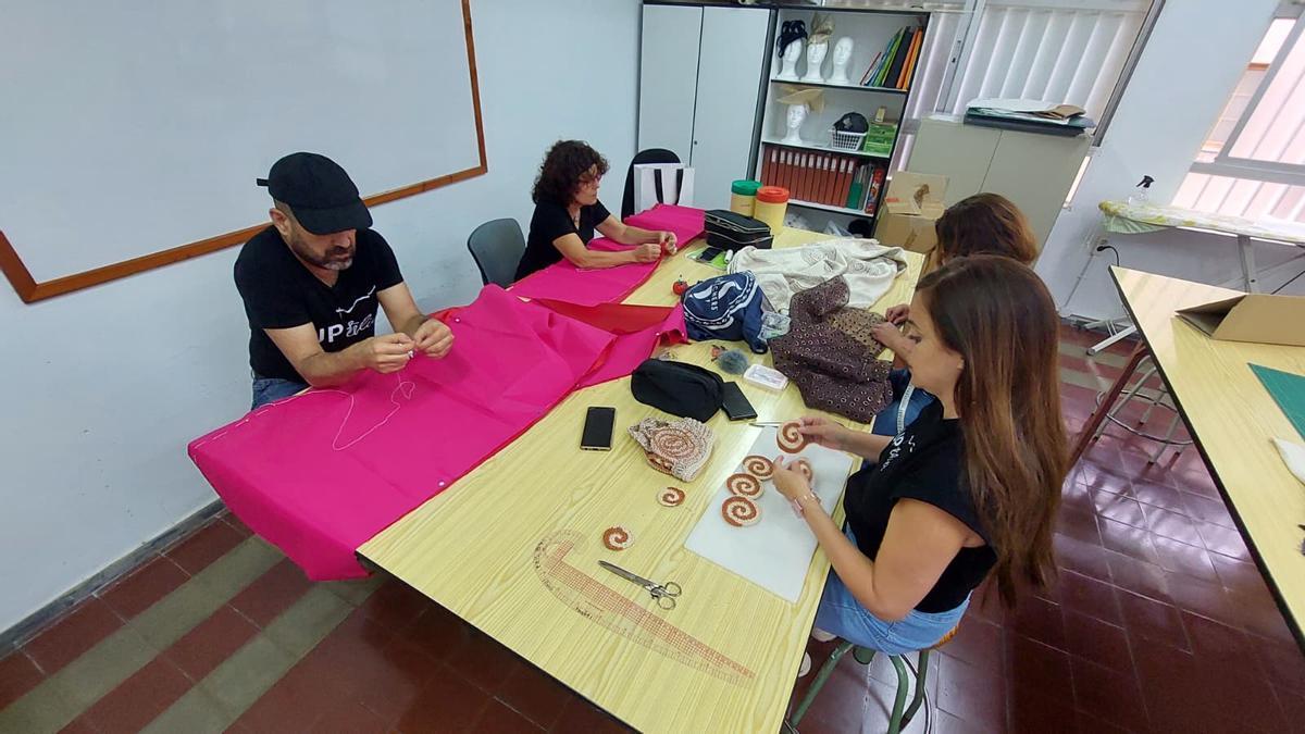 Una mesa de trabajo en la Universidad Popular