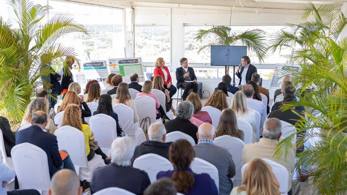 La presentación del Plan de Sostenibilidad de l'Alfàs al empresariado y asociaciones.