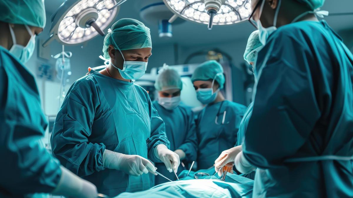 Cirujanos durante un trasplante
