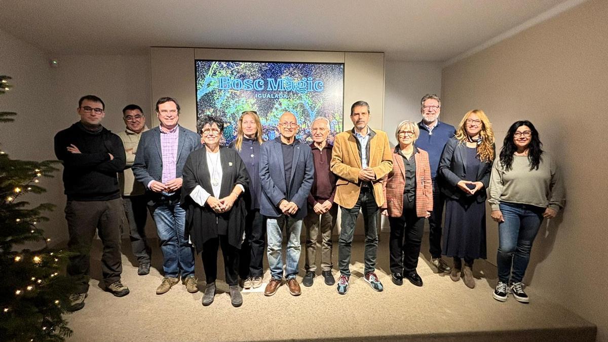 Membres de l'Ajuntament i representants d'Igualada Comerç en la presentació de la campanya