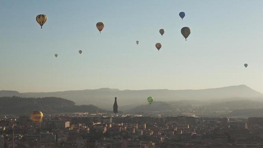 Imatge del cel d&#039;Igualada ple de globus, aquest divendres.