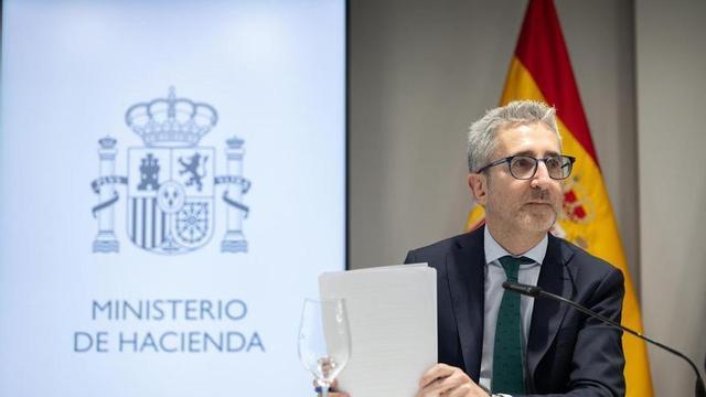 El ministre d’Hisenda, Arcadi España, ofereix una roda de premsa després d’una reunió del Consell de Política Fiscal i Financera (CPFF) al Ministeri d’Hisenda, a 6 de juliol del 2026, a Madrid (Espanya).