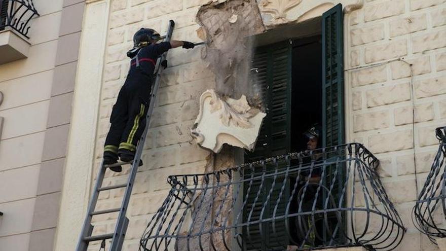 Aalgunos daños en las fachadas de edificios.