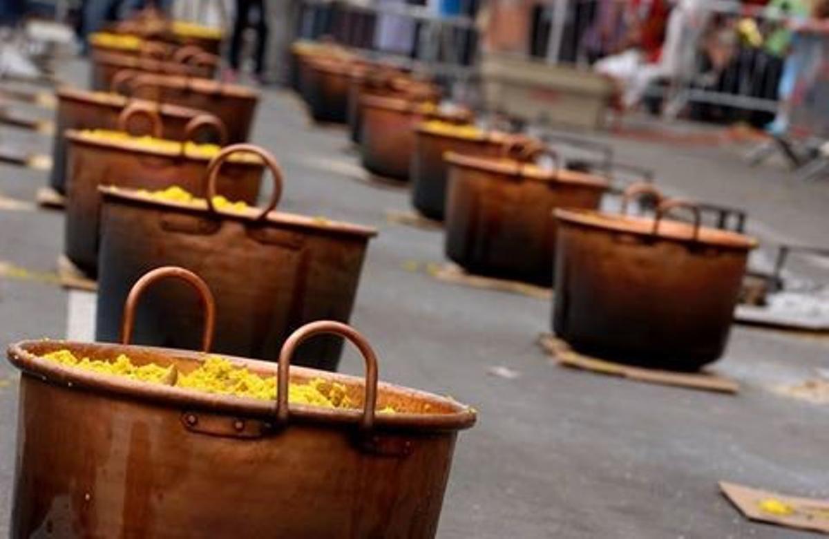 Almassora rememora este viernes sus orígenes con el reparto de arroz de Les Calderes.