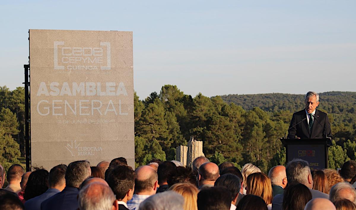 El presidente de Eurocaja Rural, Javier López Martín, en la Asamblea General de la Confederación de Empresarios de Cuenca.