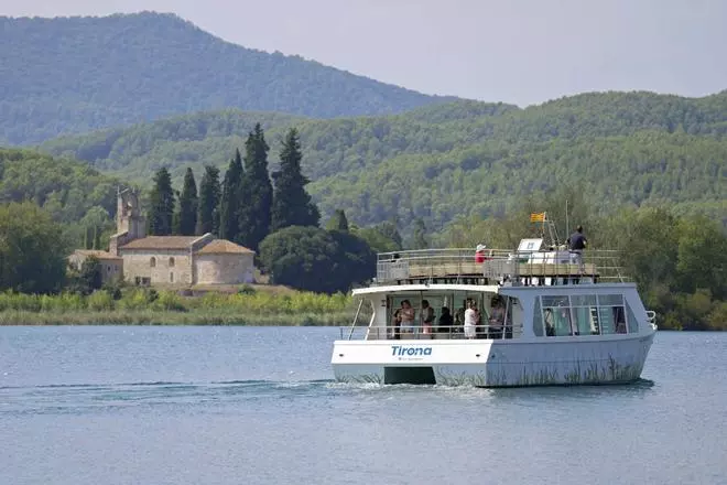 Les imatges del retorn de La Tirona a l'Estany de Banyoles