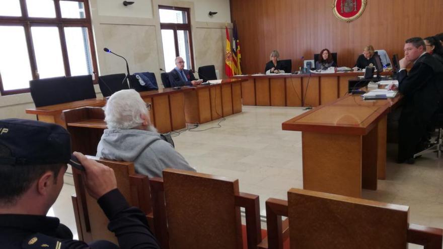 Condenado un octogenario por intentar matar a su mujer en Menorca