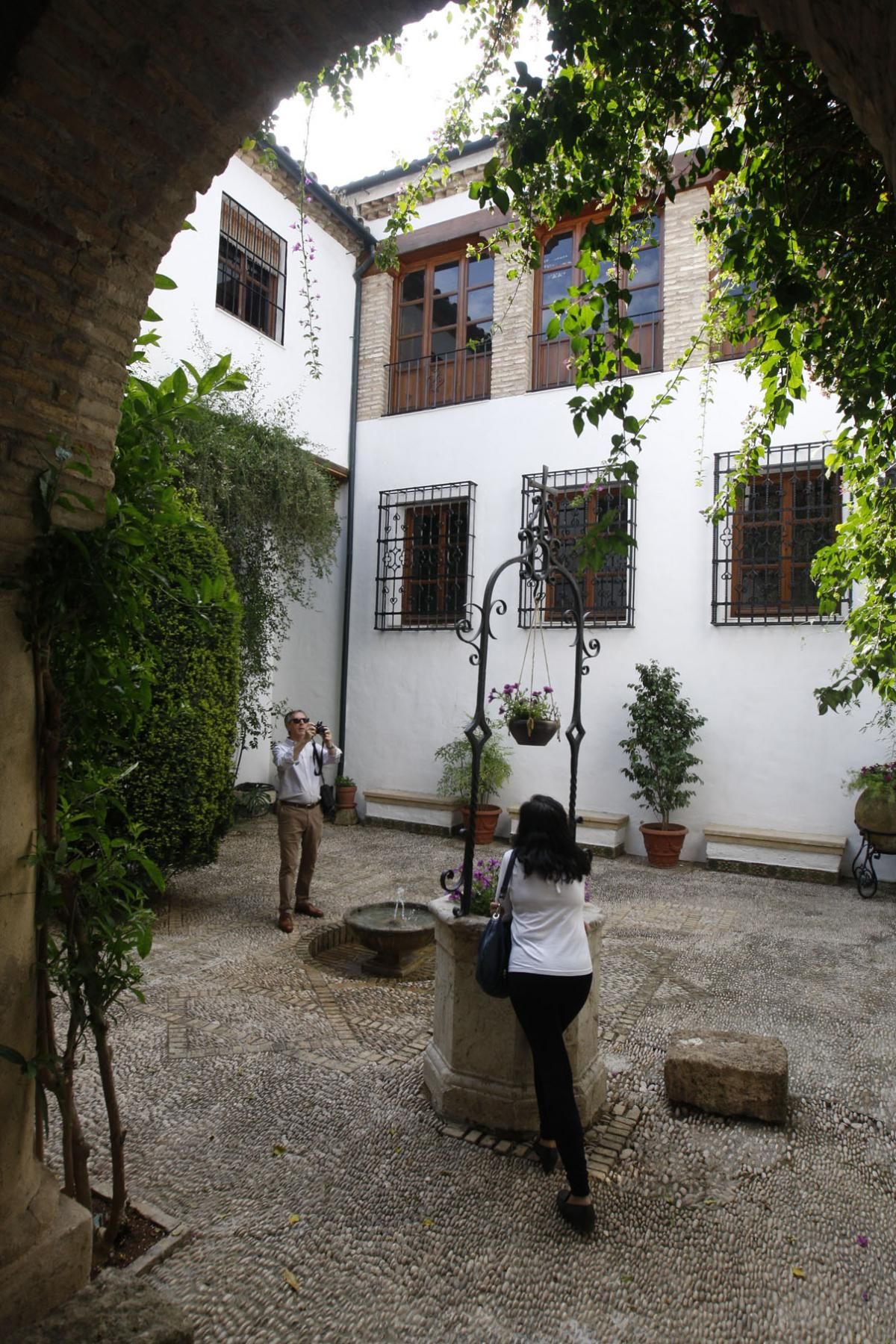 Apurando la fiesta de los patios por la Judería