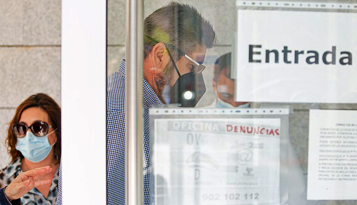 Javier Verdugo entra en mayo al juzgado. | TONI ESCOBAR