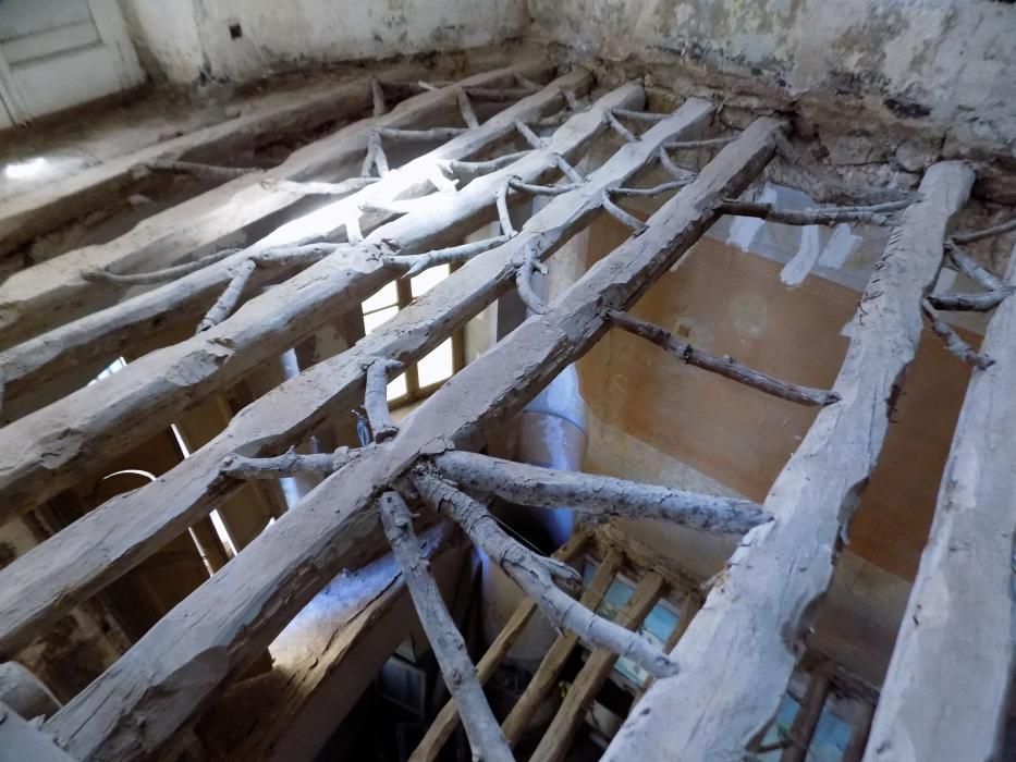 El sostre descobert a l'antiga Fonda Sant Antoni