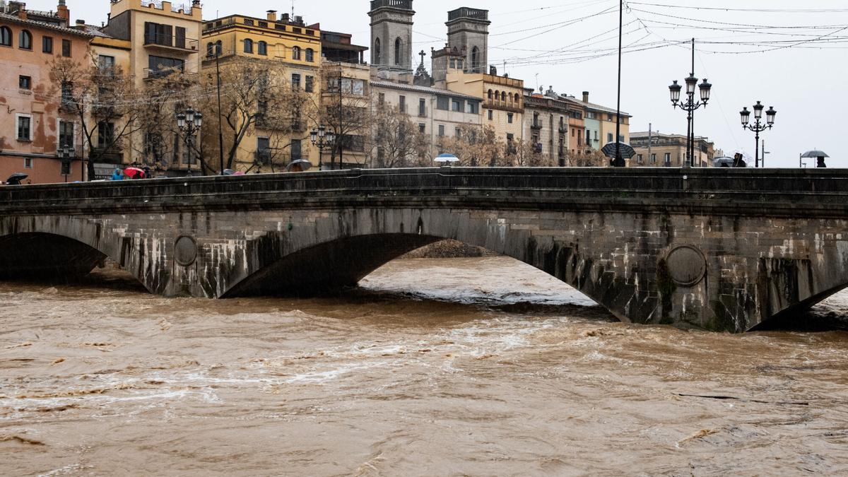 Crescuda del riu Onyar, al seu pas pel centre de Girona
