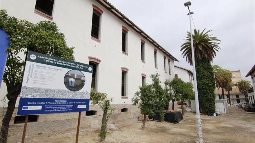 Fachada del centro de emergencia habitacional, que sigue sin abrirse.