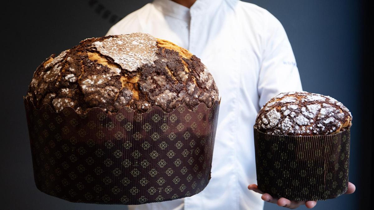 El 'panettone' XXL de la pastelería Hofmann, junto a uno de tamaño convencional.