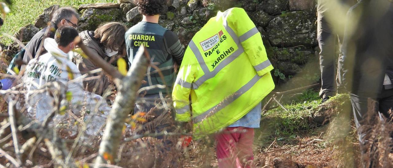 La investigada, durante la búsqueda de restos de la víctima.