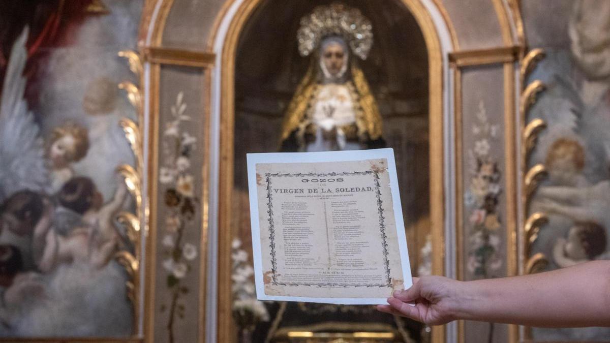 Documento histórico encontrado con la composición poética en honor a la Virgen de la Soledad