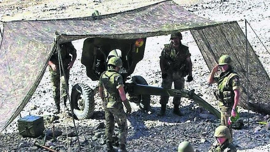 Maniobras militares en el campo de tiro de Pájara.