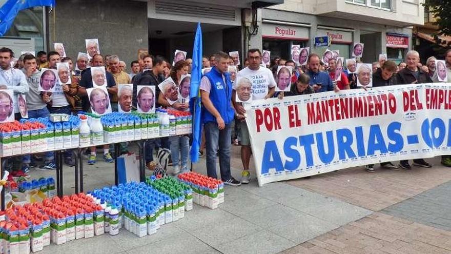 Protesta de trabajadores de Capsa en Pola de Siero.