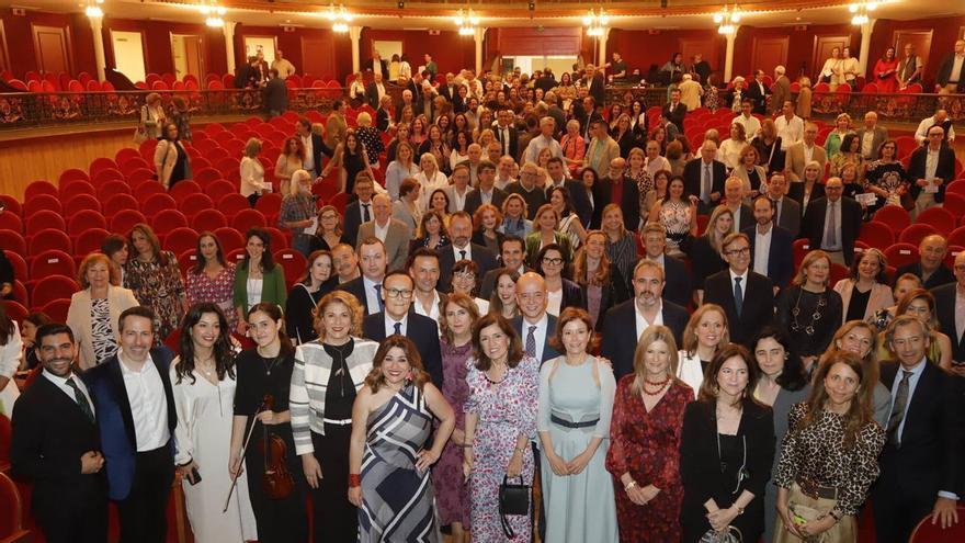 El hospital Reina Sofía rinde homenaje a sus profesionales