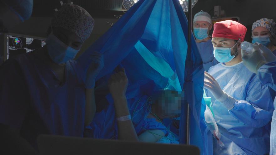 Neurochirurg z Wysp Kanaryjskich rewolucjonizuje operacje guza mózgu