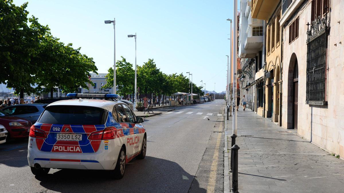 Un coche de la Policía Local de Gijón.