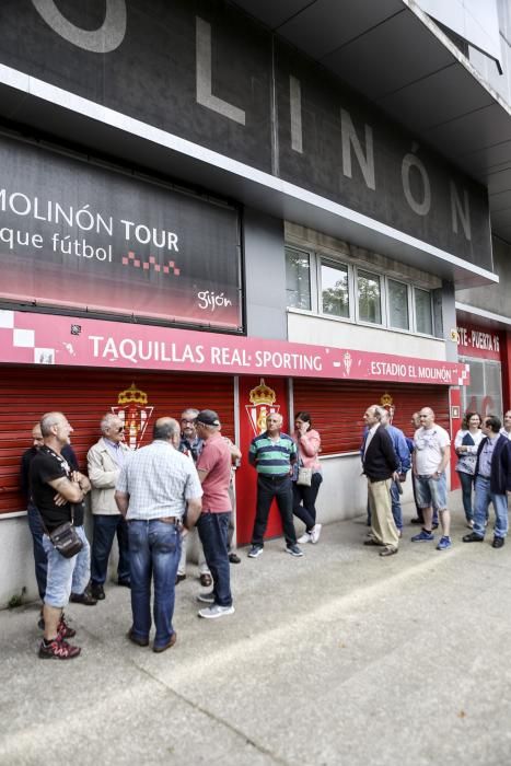 Primeros socios en renovar el abono del Sporting