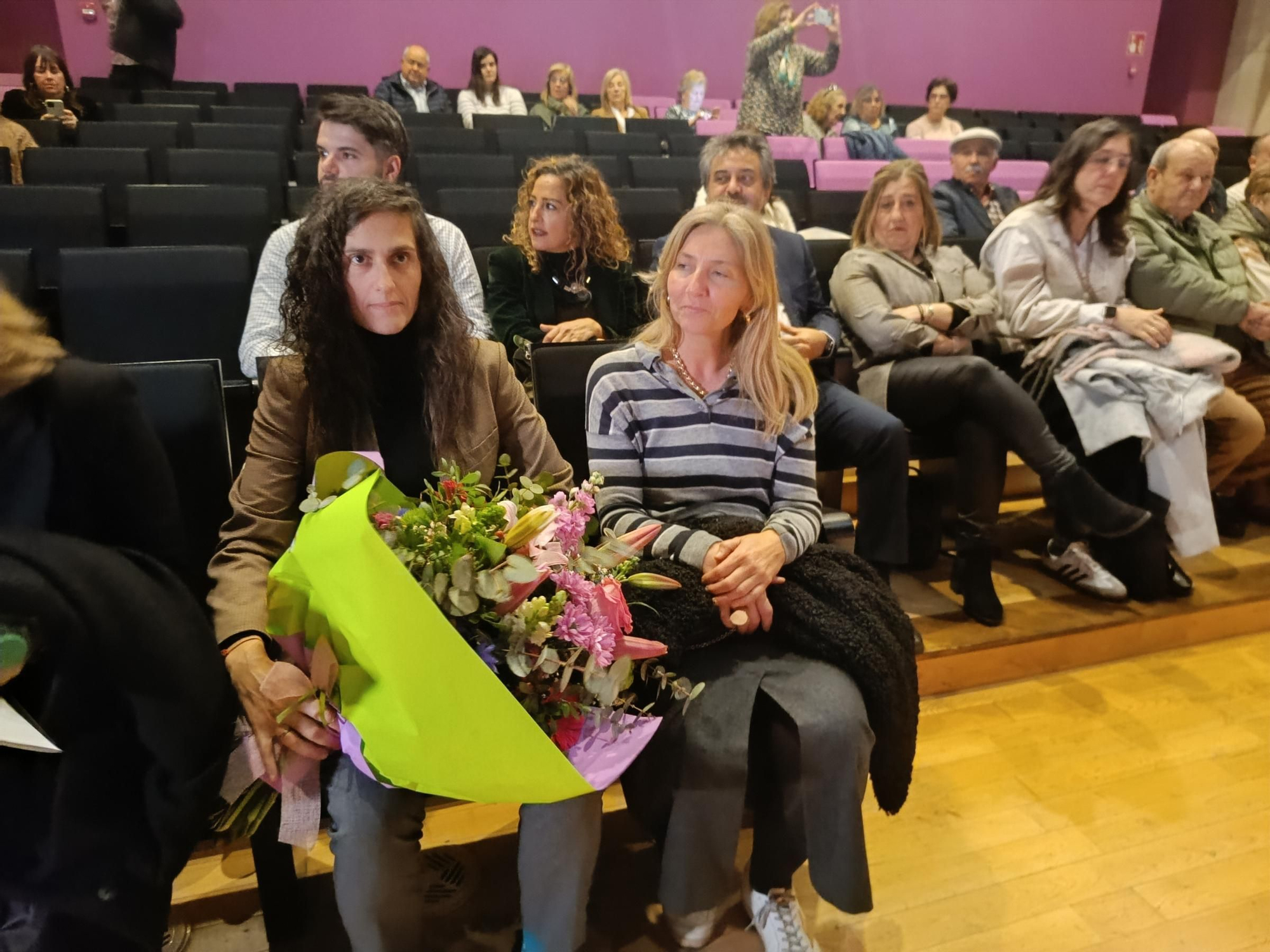 La entrega del Premio Mujer Sierense a Montse Tomé, en imágenes