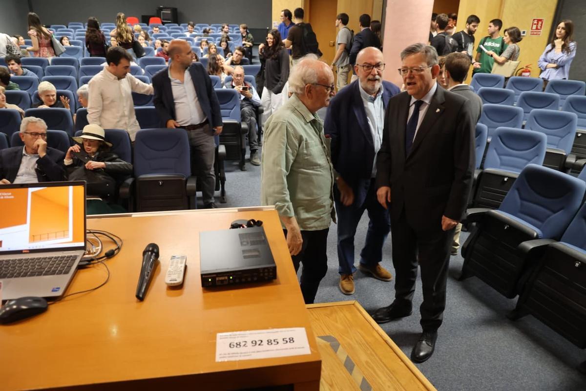 Puig y Alcaraz a su llegada al Salón de Grados Ramón Martín Mateo de la Facultad de Derecho