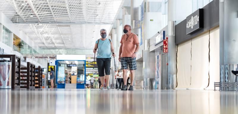 Primer día en el que los turistas que viajan a Canarias presentan las PCR negativas