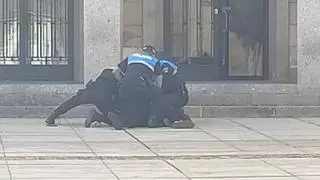 Conduce su patinete por una zona peatonal en Zamora, se da a la fuga y acaba en el calabozo tras ser reducido por la policía