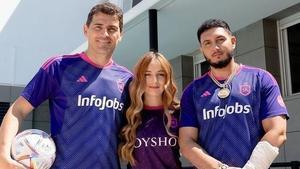 Iker Casillas, Mayichi y Omar Montes, integrantes del equipo 1K de la Kings League.