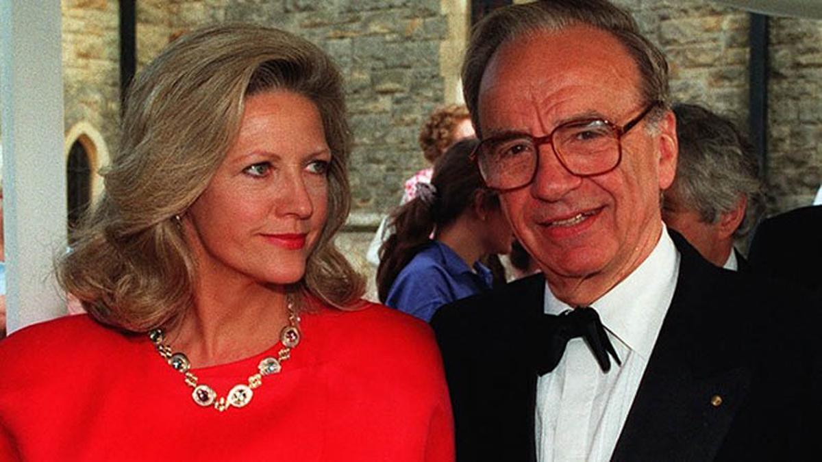 La periodista y novelista Anna Torv junto a su primer marido, el magnate de los medios de comunicación Rupert Murdoch, del que se divorció en 1999.