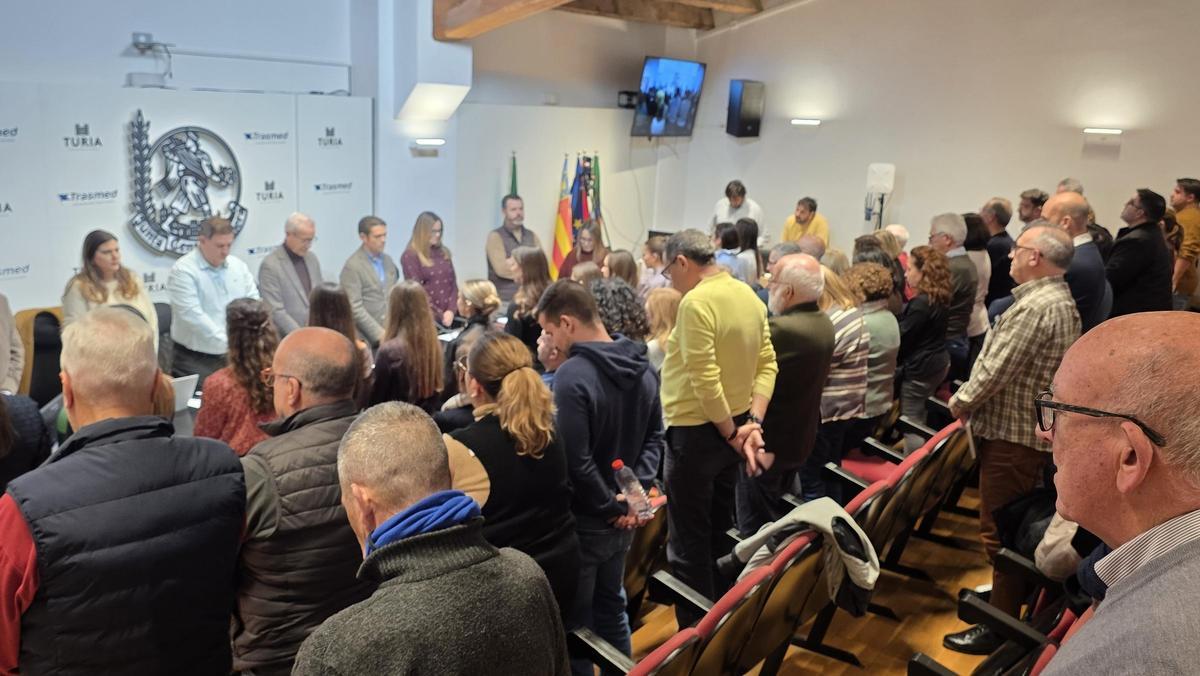 El pleno guardó un minuto de silencio por el fallecimiento de José Vicente Lahuerta
