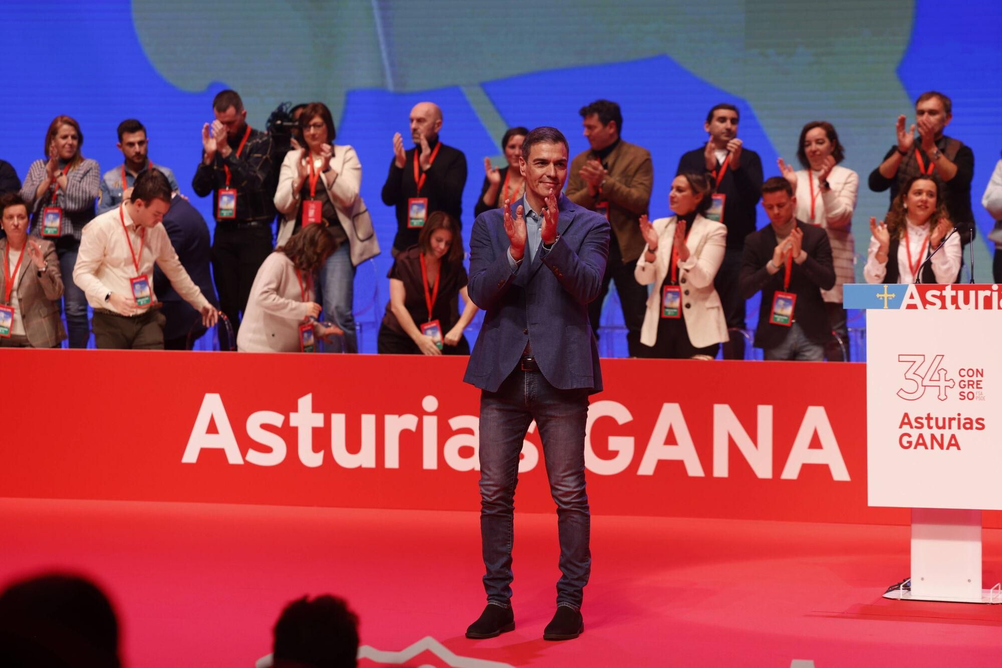 EN IMÁGENES: Pedro Sánchez y Adrián Barbón abren el congreso del PSOE asturiano
