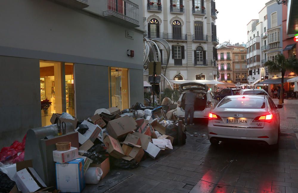 Basura acumulada desde el inicio de la huelga de limpieza en Málaga