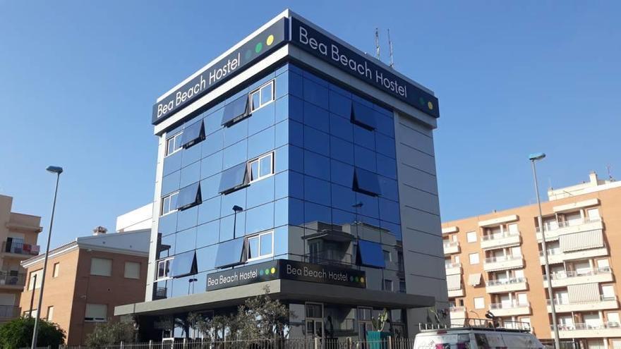 Águilas incrementa su oferta turística con la inauguración del Bea Beach Hostel