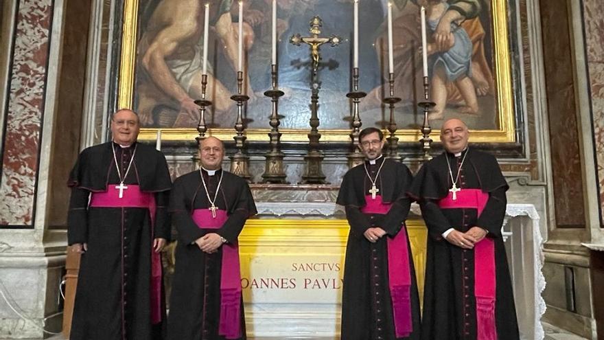 Los nuevos arzobispos de Granada, Santiago, Madrid y Valencia reciben de manos del papa Francisco el palio
