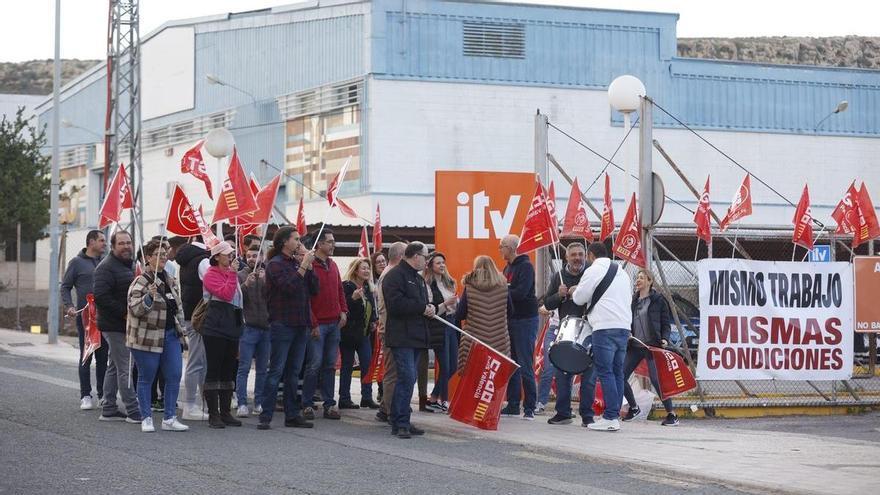Primer día de huelga en las ITV de la provincia de Alicante: piquetes y menos afluencia para pasar la revisión