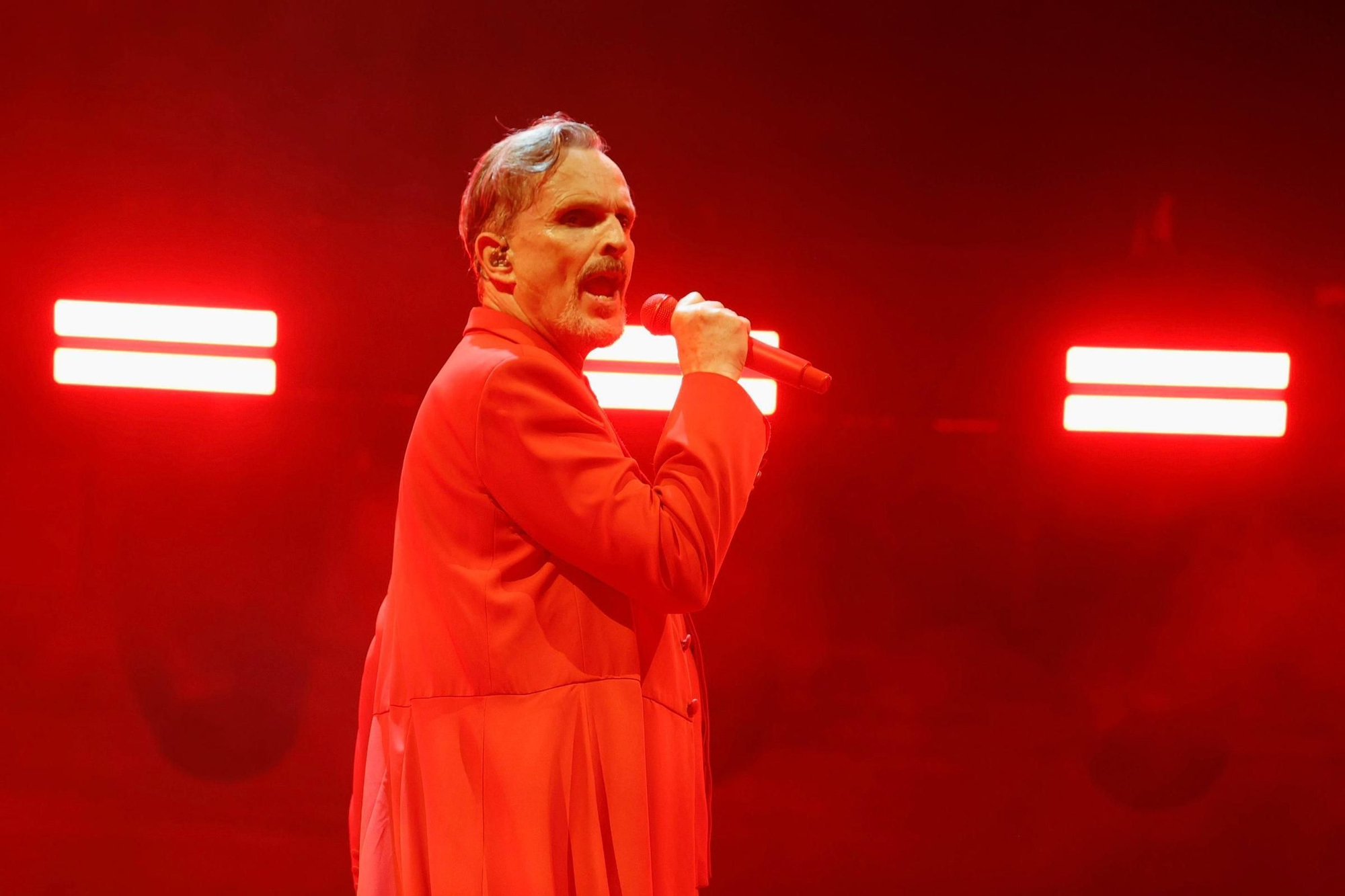 Miguel Bosé disfruta sobre el Ciutat
