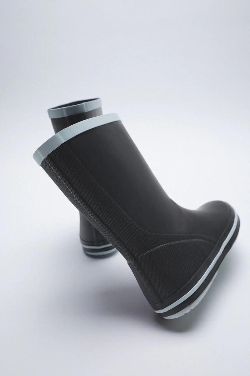 Las nuevas botas de agua de Superga son top para la lluvia