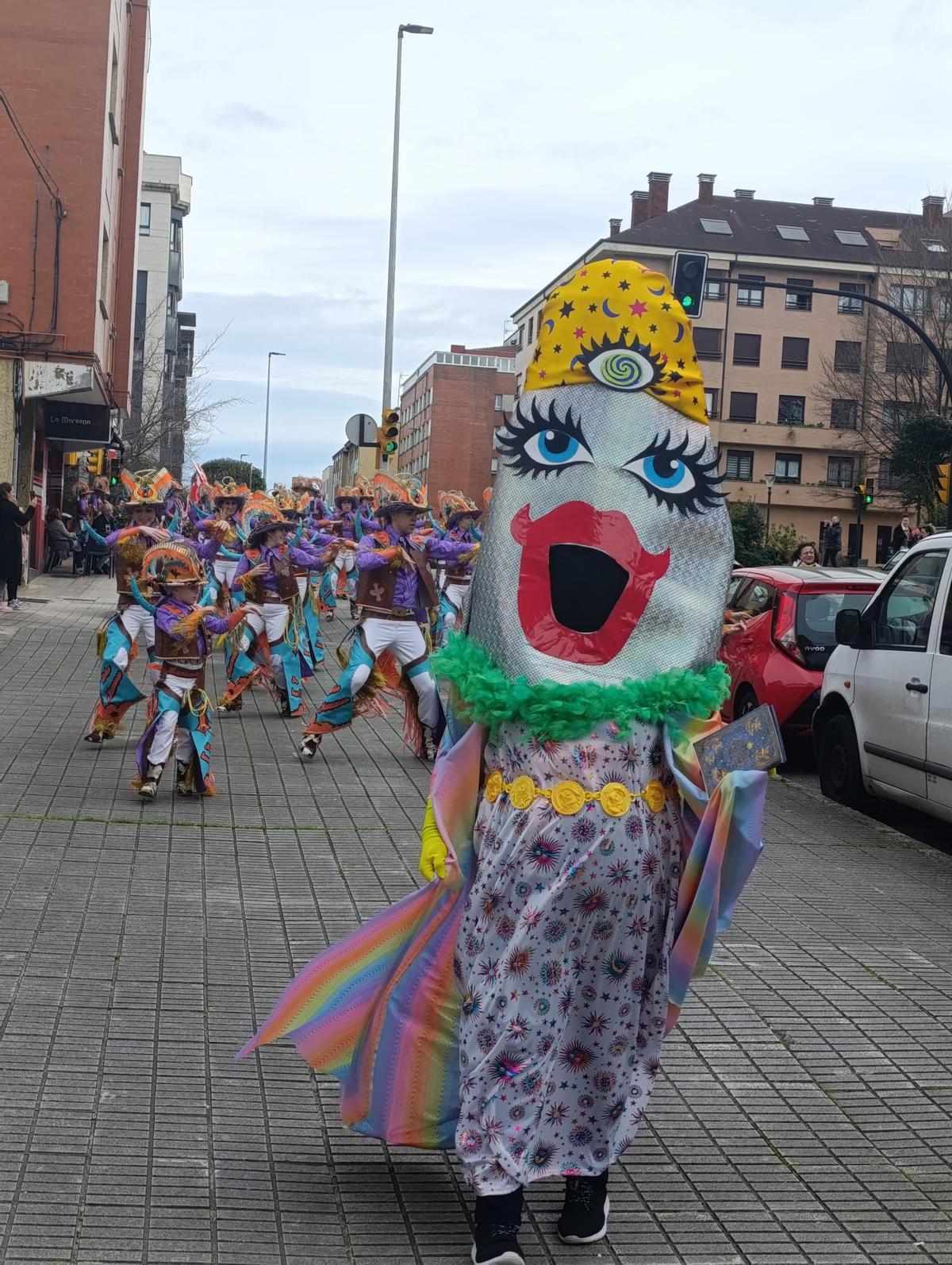 Los desfiles de Antroxu en Nuevo Roces y El Coto, en imágenes