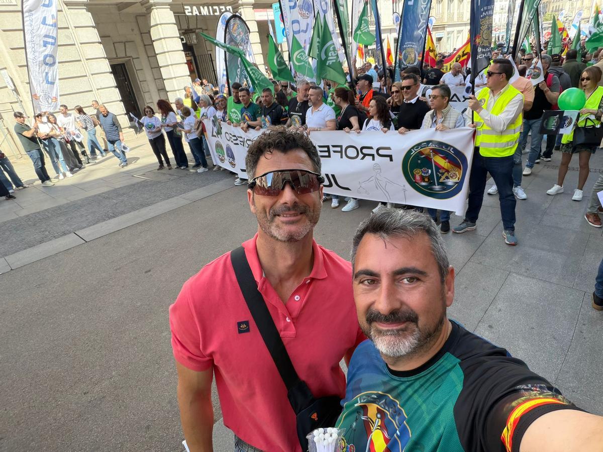 Algunos de los profesionales movilizados desde la Región hasta Madrid para asistir a la manifestación.