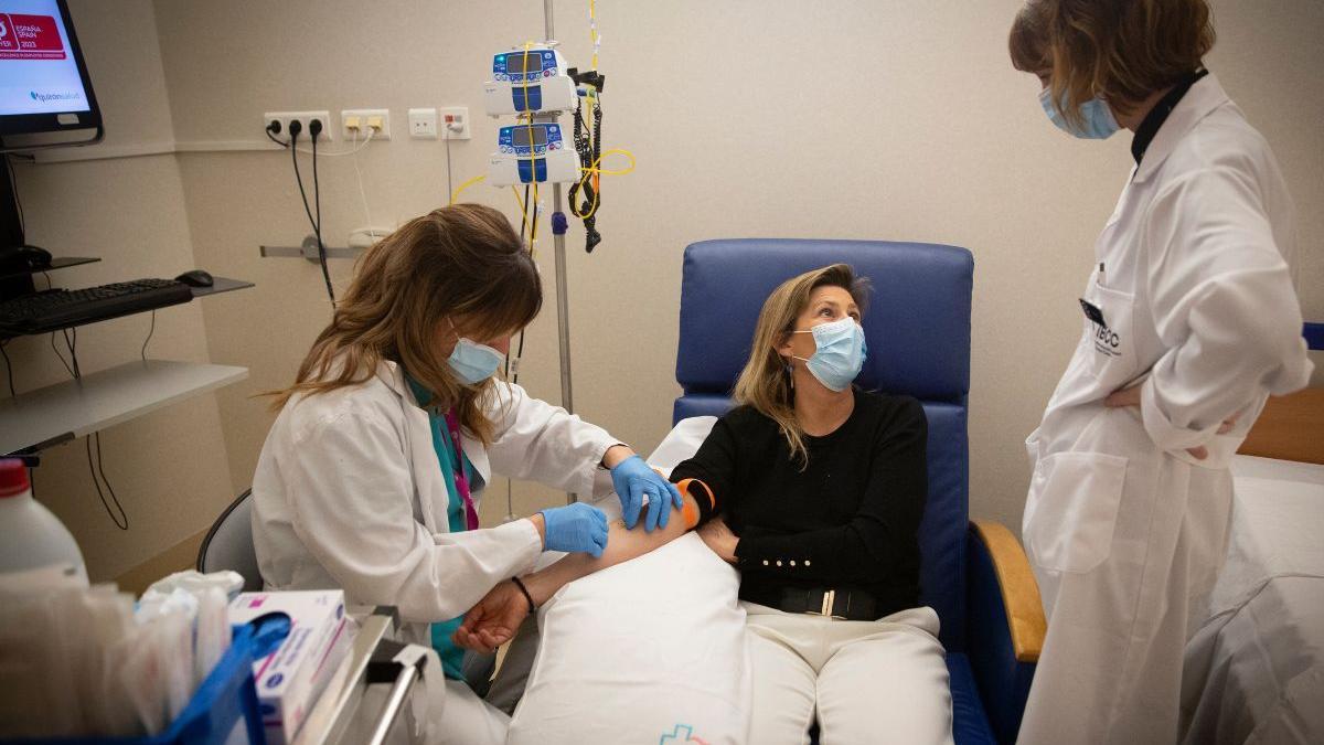 Pacientes y médicos investigadores junto con la CRIS contra el cáncer alzan la voz en el Senado